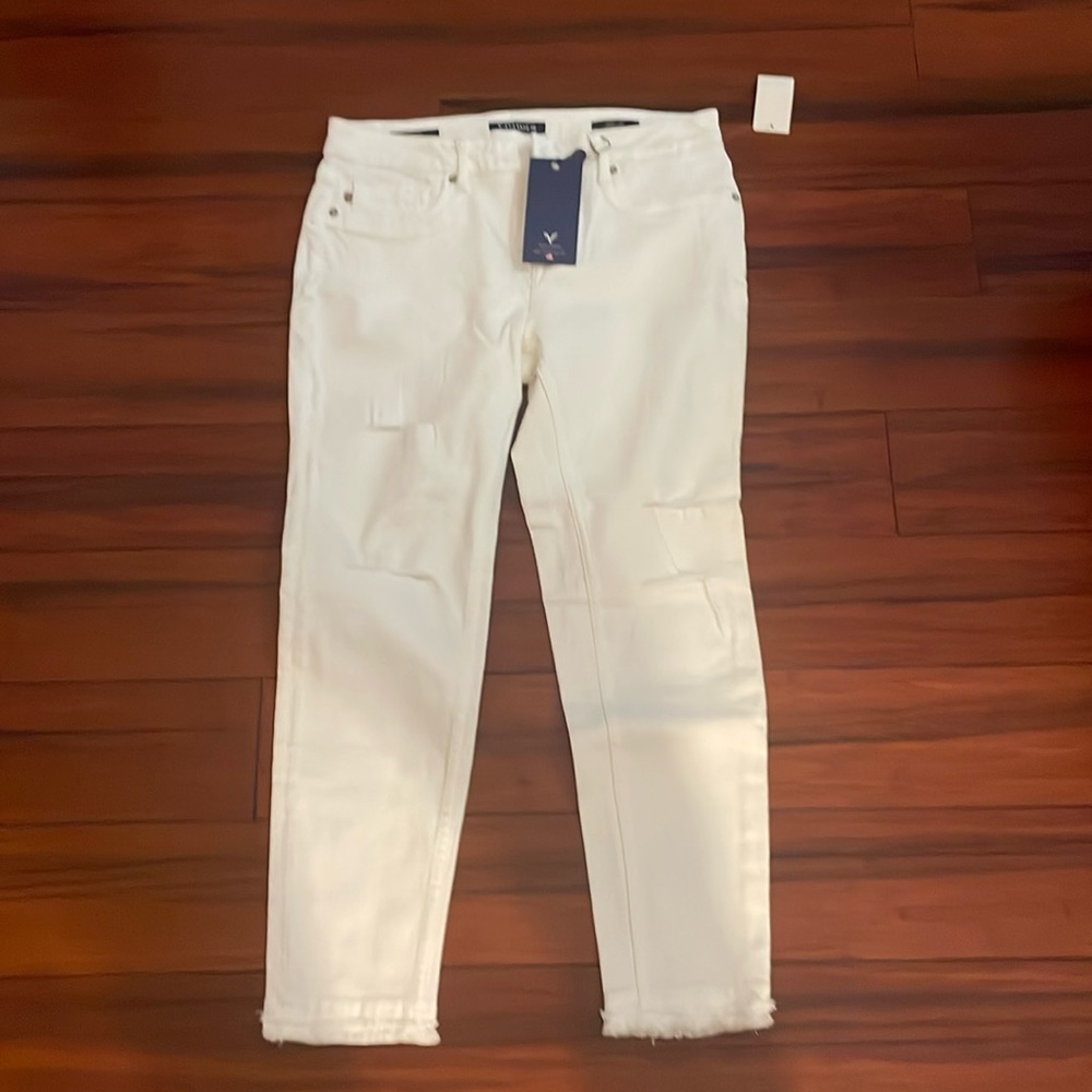 NWT vigoss skinner fit white jeans